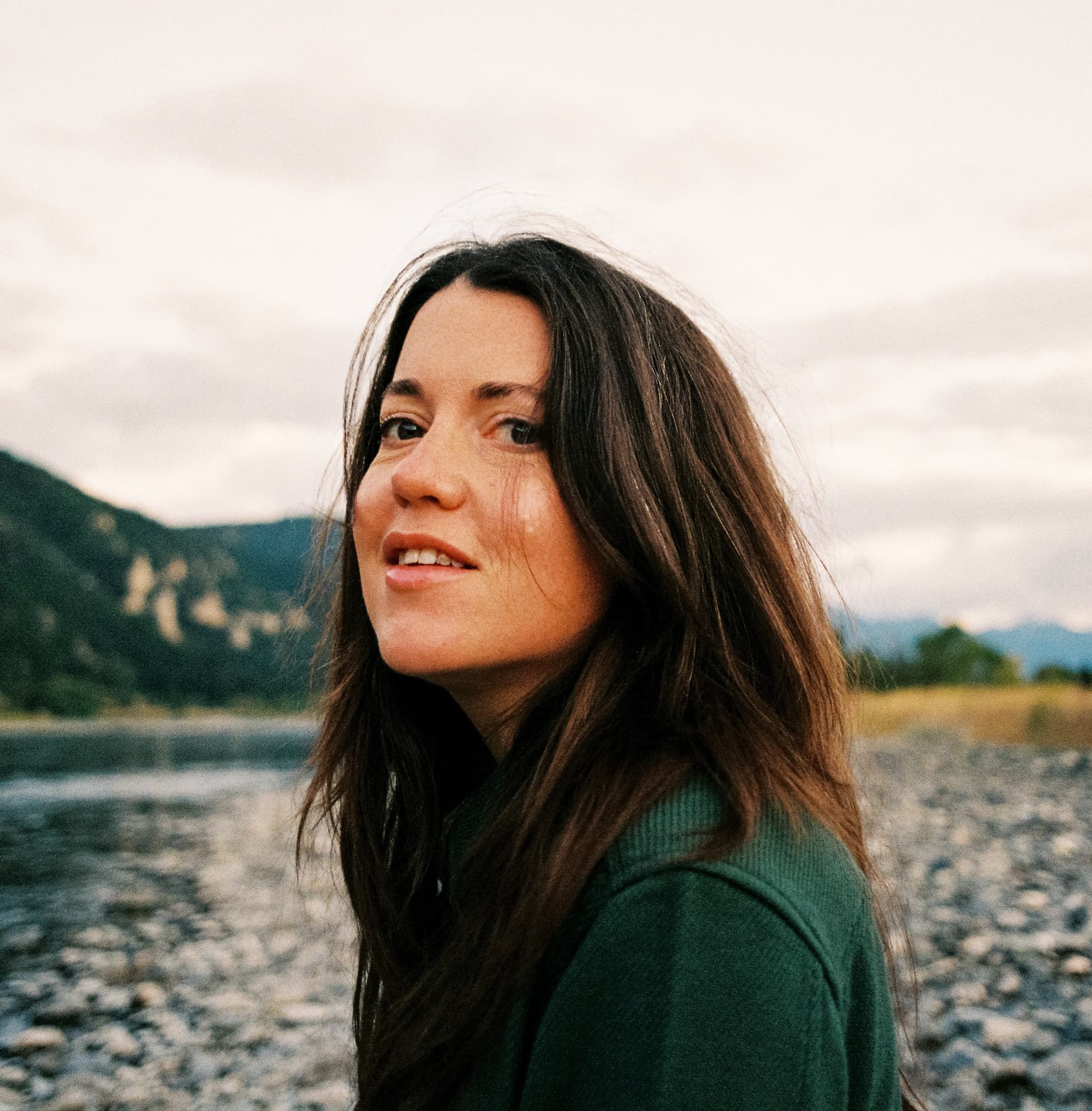 Portrait of singer-songwriter Taylor Leonhardt